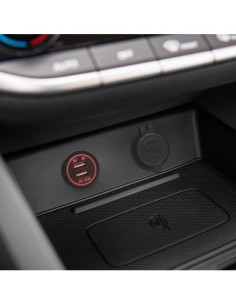 Αντάπτορας USB εγκατεστημένος στη θύρα αναπτήρα κόκκινο φως 2