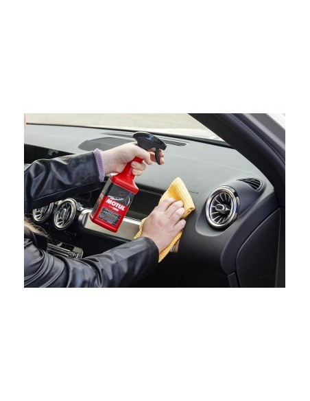 Motul Plastic Cleaner Interior Car Cleaning Solution, 500ml