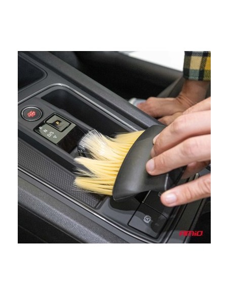 Fine brush for interior detailing Amio