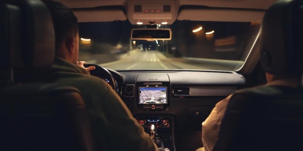 Când merită să investești în becuri halogen pentru mașină: sfaturile Xenon Bright