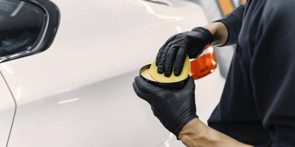 Tot ce trebuie să știi despre ceara auto lichidă vs. ceara solidă - comparație Xenon Bright